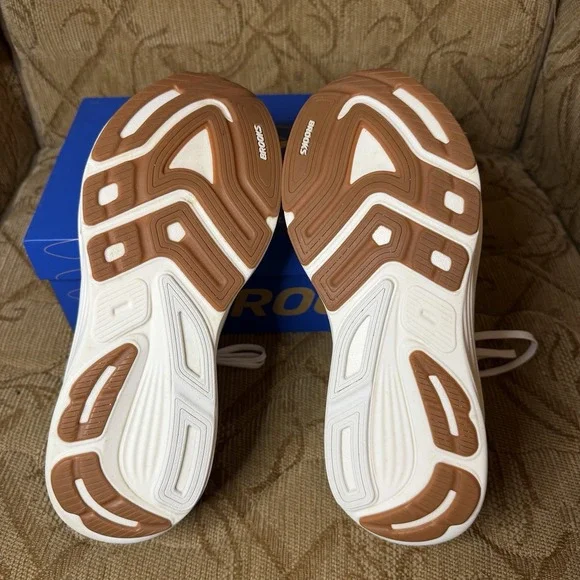 Brooks Womens Revel 8 Size 10.5 D Wide Sneakers White Chateau Gray Shoes EUC! - Picture 8 of 9